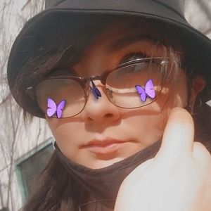 Meet your Posher, Kassandra